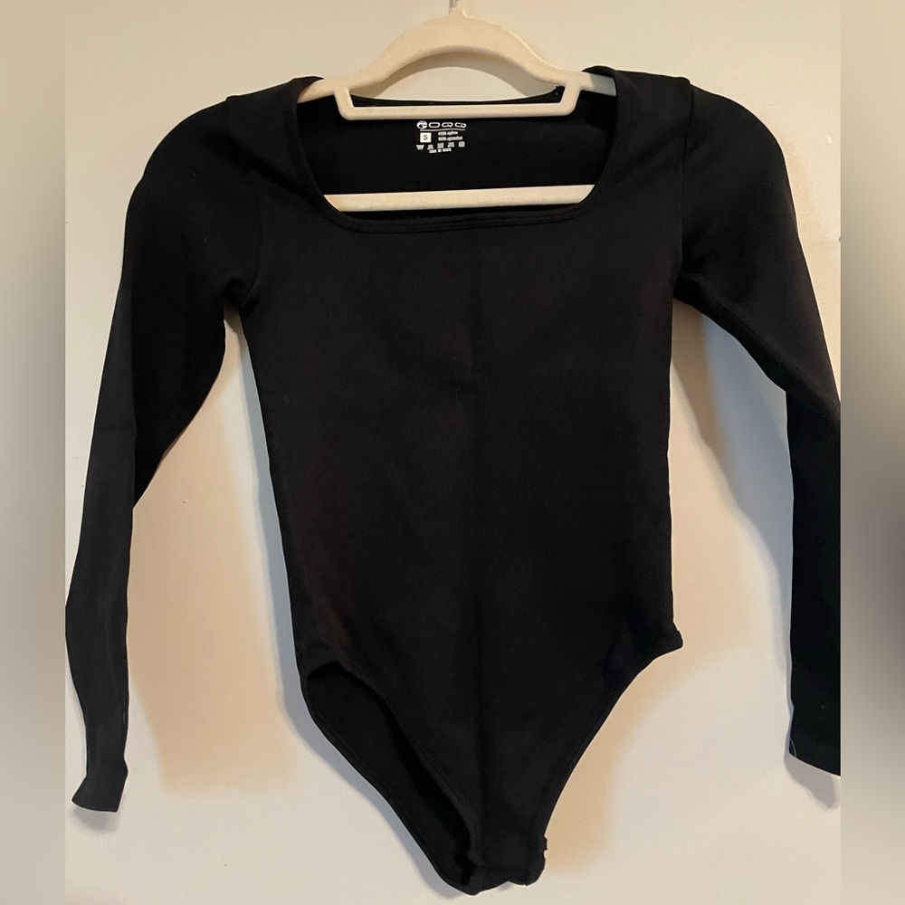 OQQ ribbed square neck bodysuit